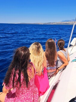 Saronic Sailing with friends: A yacht charter experience from Athens